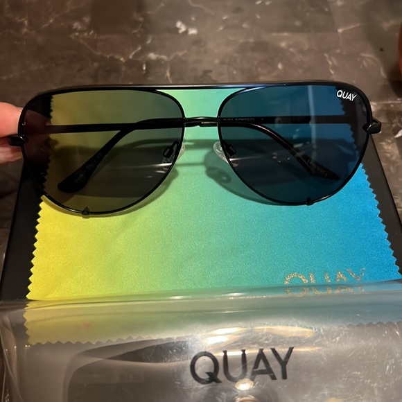 QUAY HIGHKEY SUNGLASSES